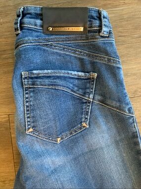 Classic Women's Blue Straight-Leg Jeans-